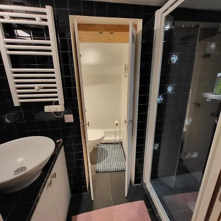Tiny House With Terrace Near Pantheon Parijs
