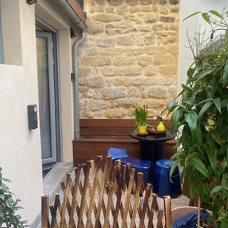 Tiny House With Terrace Near Pantheon