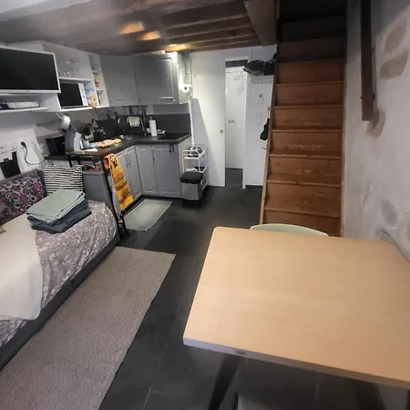 Tiny House With Terrace Near Pantheon Appartement Parijs