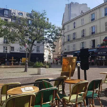 Tiny House With Terrace Near Pantheon *
