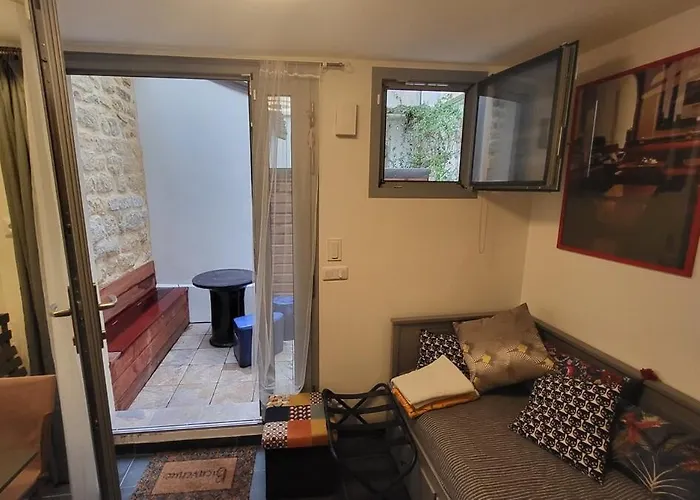 Tiny House With Terrace Near Pantheon