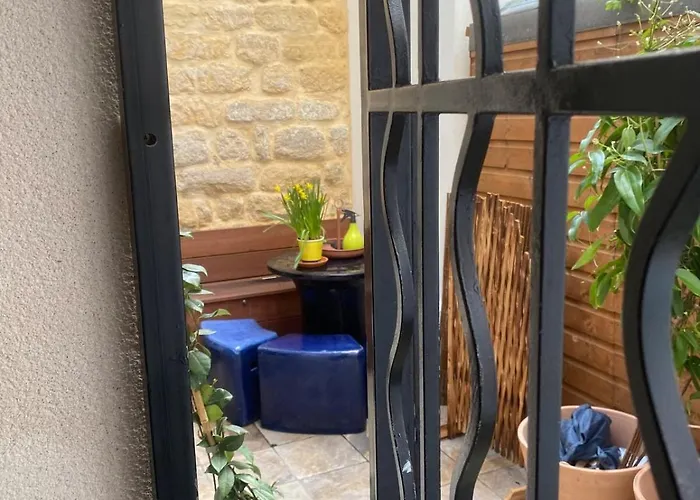 Апартаменты Tiny House With Terrace Near Pantheon *