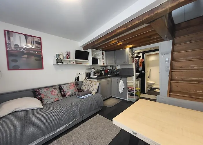 Апартаменты Tiny House With Terrace Near Pantheon Париж