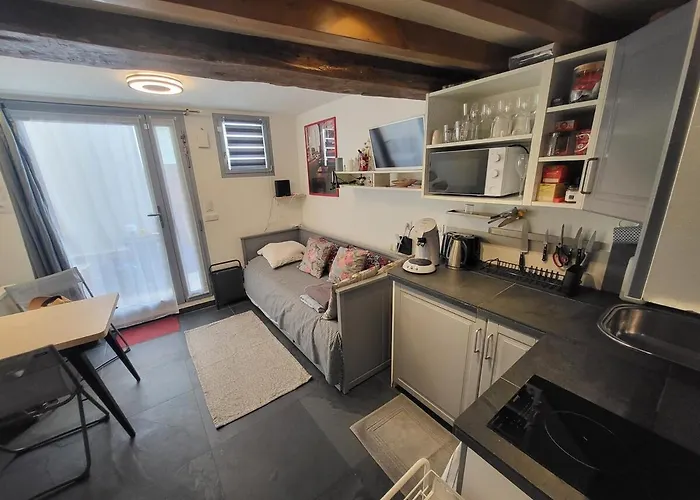 Апартаменты Tiny House With Terrace Near Pantheon