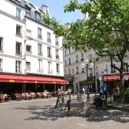Tiny House With Terrace Near Pantheon パリ