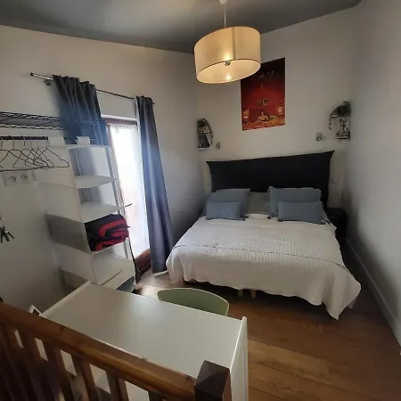 Tiny House With Terrace Near Pantheon *